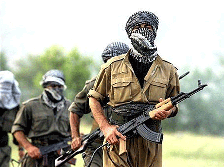 Los kurdos del PKK contraatacan la agresión turca